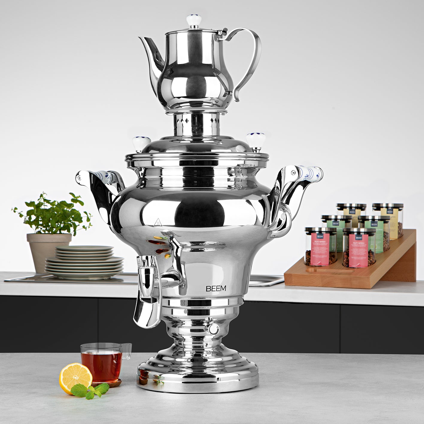 ROYAL+ Samowar - 15 L elektrischer Edelstahl-Samowar mit Dispenser, Abtropfschale und 15 Liter Fassungsvermögen für Tee und Wasser.