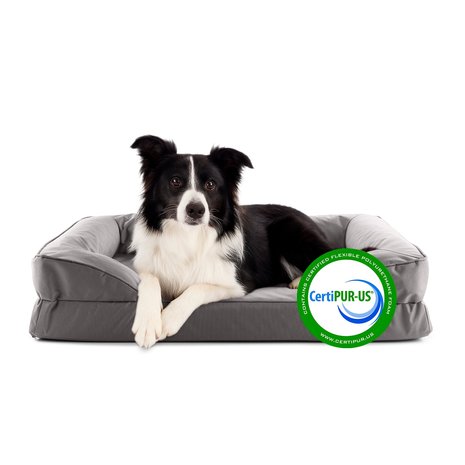 Komfort-Hundebett aus der LUMALAND Outdoor-Kollektion - Gr. M - 90 x 65 cm - Grau mit Hund auf bequemem, wasserfestem Bezug.