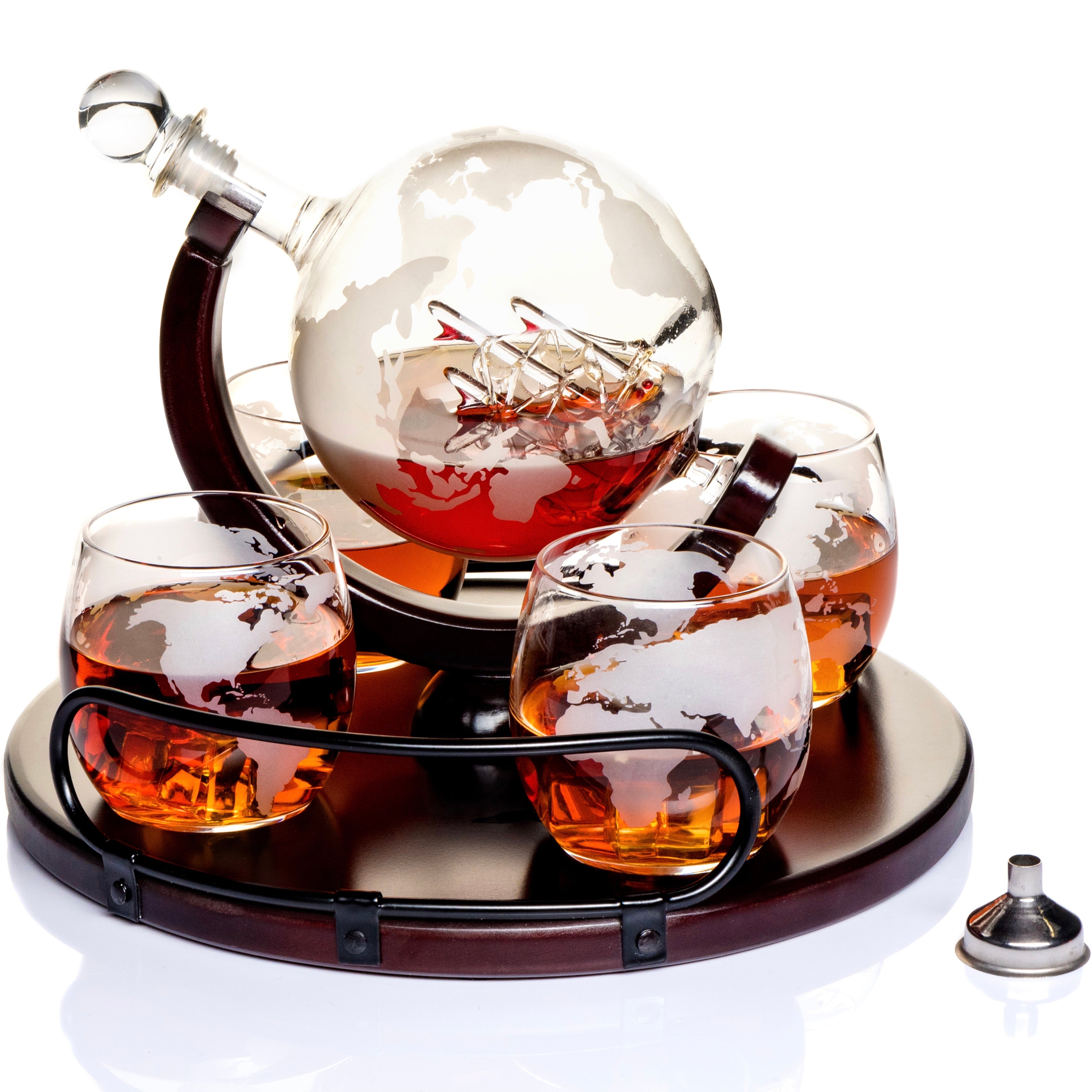 8-in-1-Whisky-Dekanter-Seta – 4 Gläser mit Globus-Karaffe, Holzständer und Gravurgläsern für edle Whiskymomente.