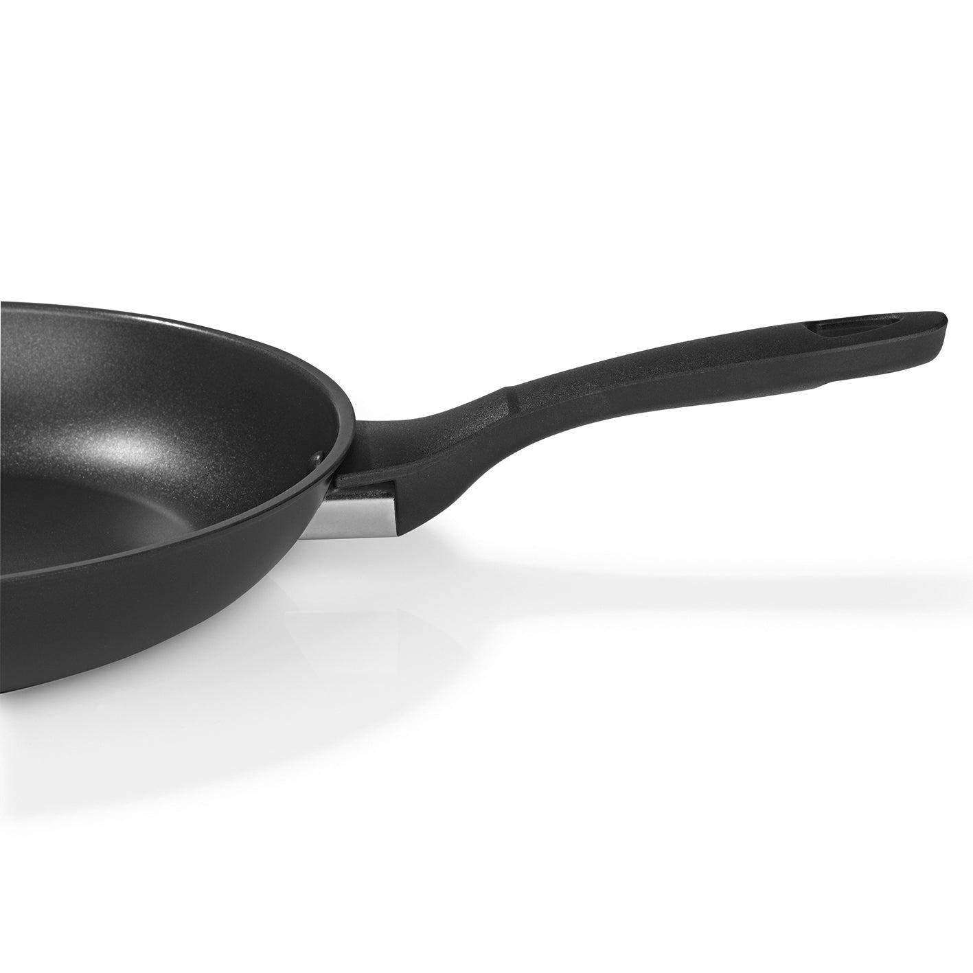 Aluminium-Pfanne geschmiedet - 28 cm - schwarz mit Abperl-Effekt, Cool-Touch-Griff, für alle Herdarten, robust und kratzunempfindlich.