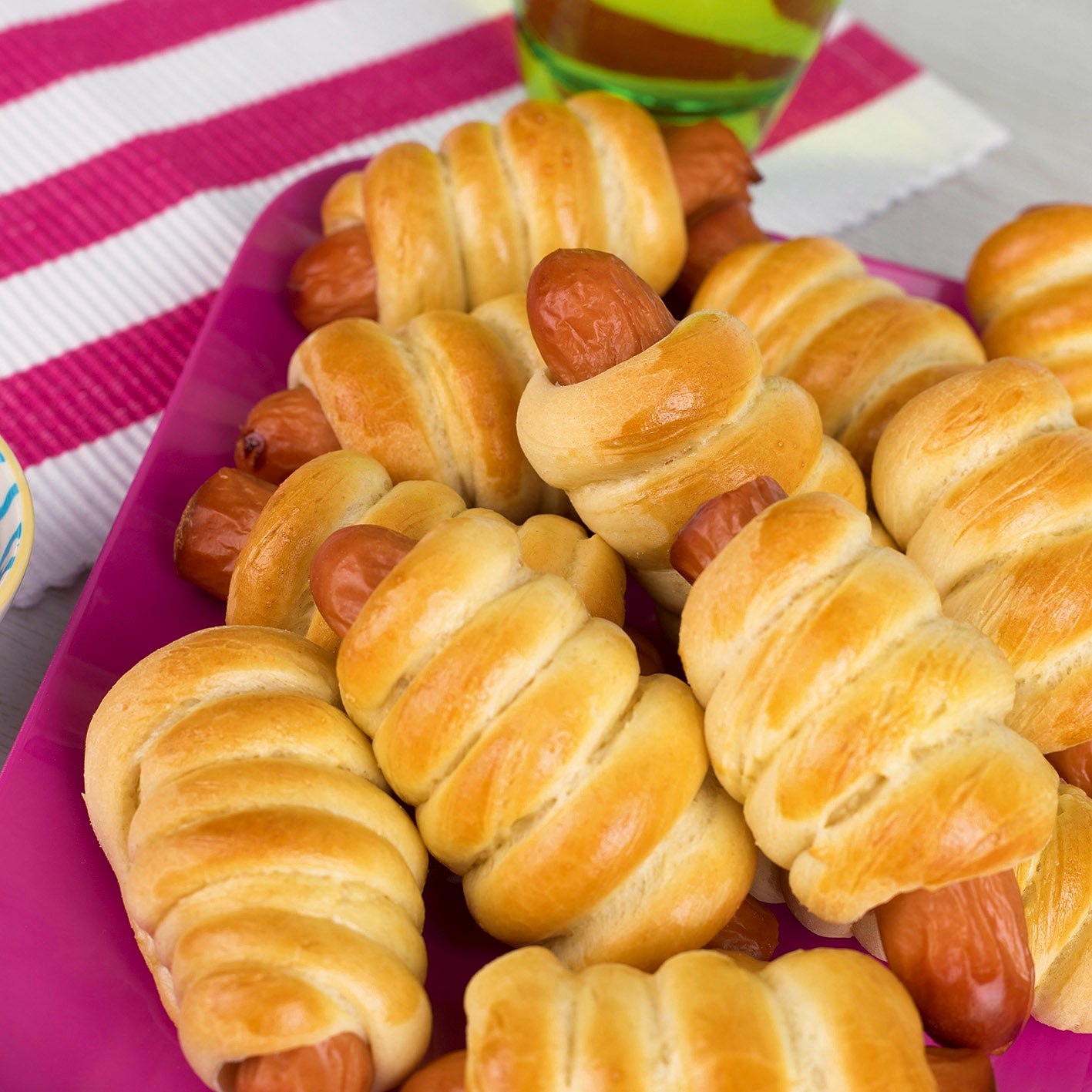 Rezeptbuch inkl. Messbecher-Set - Band 4 - Kleine Gerichte ganz groß! zeigt einfache Fingerfood-Rezepte für Kinder.