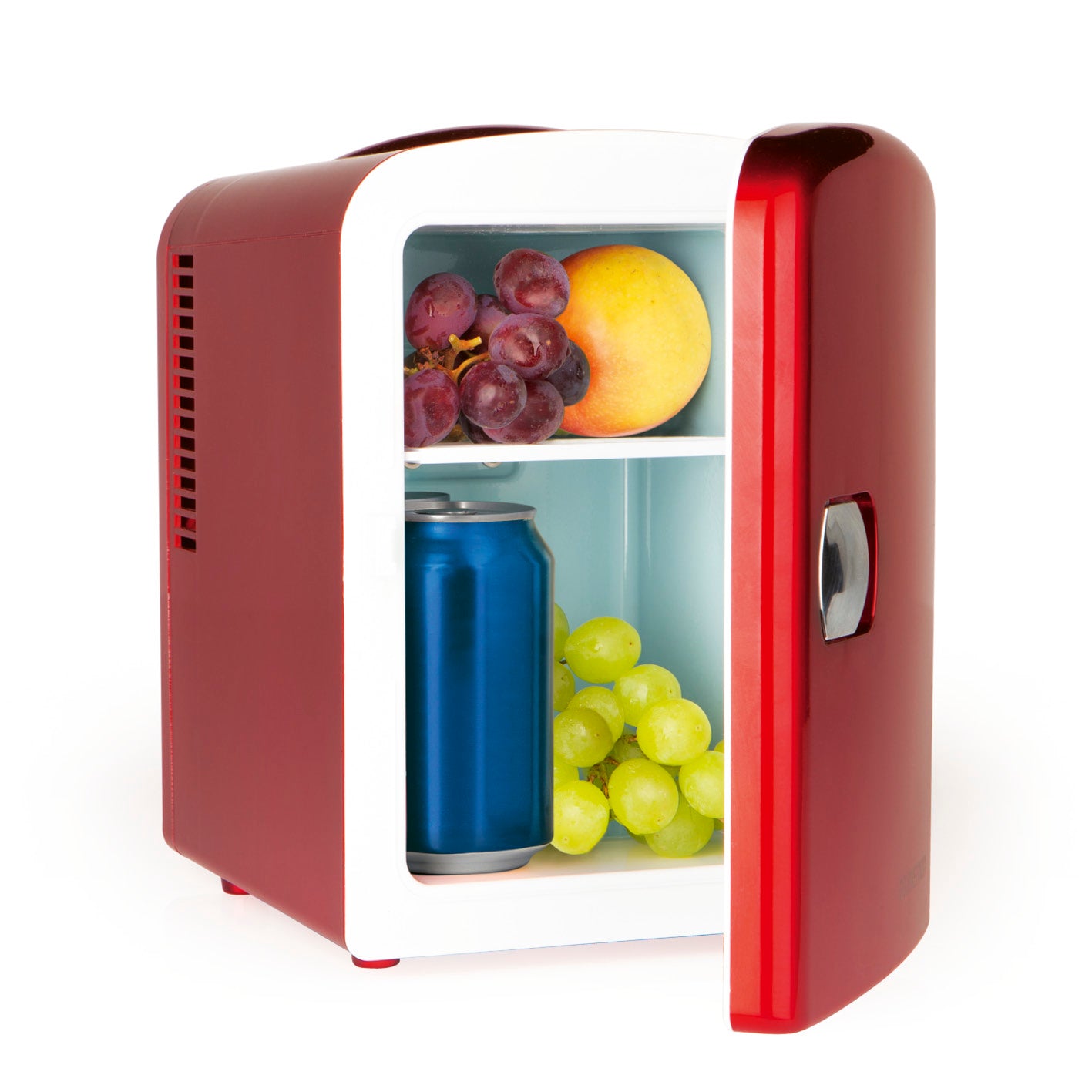 Mini-Kühlschrank Retro 45W Rot geöffnet mit Getränkedose, Trauben und Pfirsich, kompakt und tragbar für unterwegs.