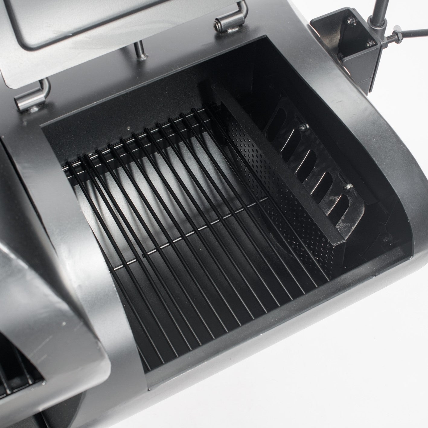 Smoker Vinson 500 mit offener Feuerbox, 20 Zoll, robustem Design und optimierter Luftzirkulation für direktes und indirektes Grillen.
