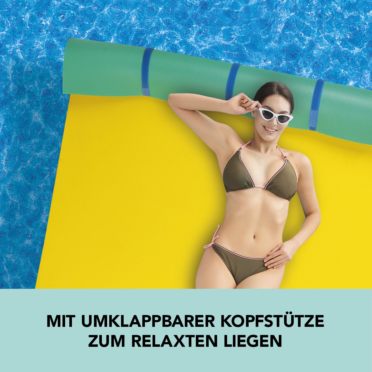 Frau liegt entspannt auf gelb-türkiser Wassermatte XXL 270x180cm mit umklappbarer Kopfstütze im Wasser