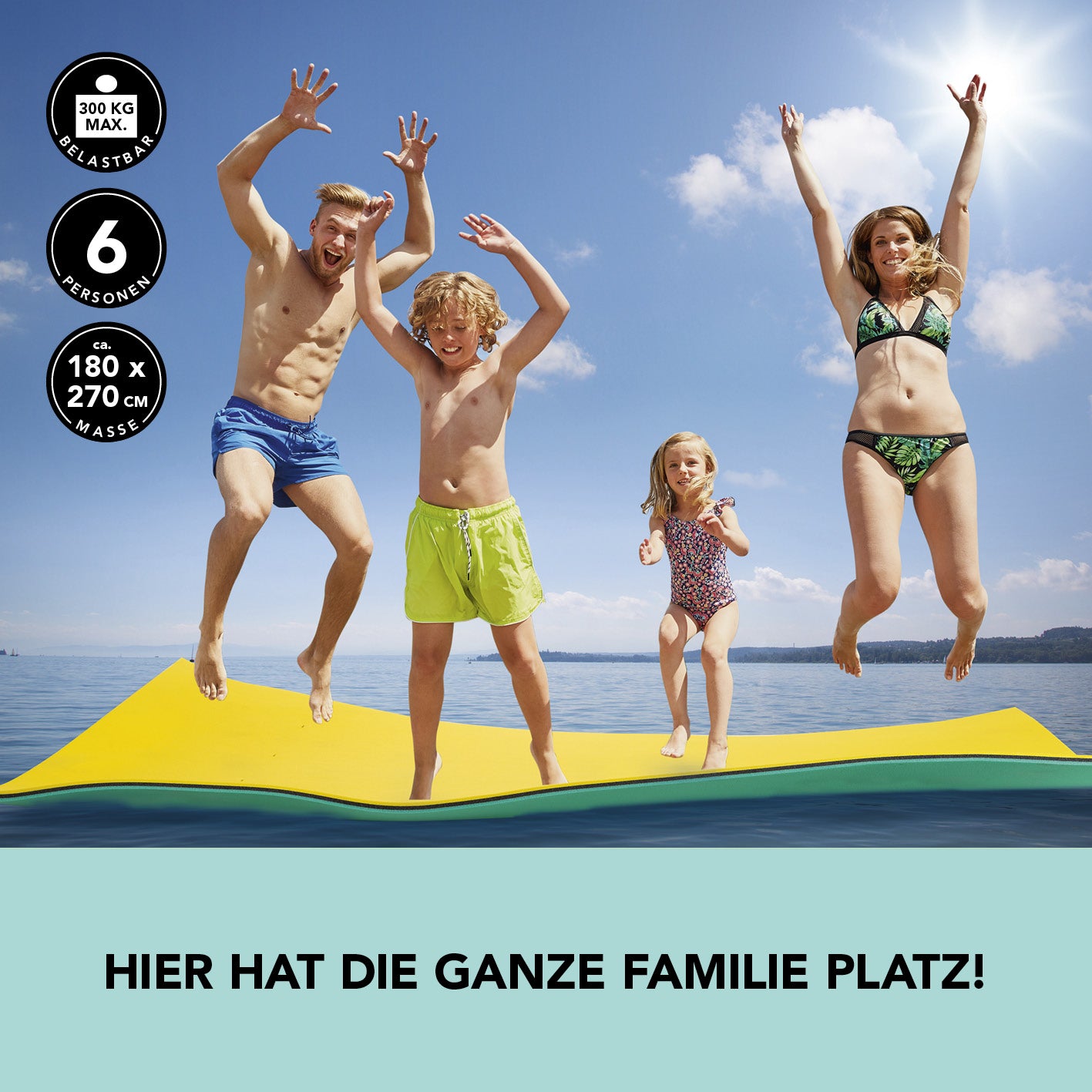 Familie springt fröhlich auf der gelb/türkisen Wassermatte XXL 270x180cm, belastbar bis 300 kg, auf dem Wasser