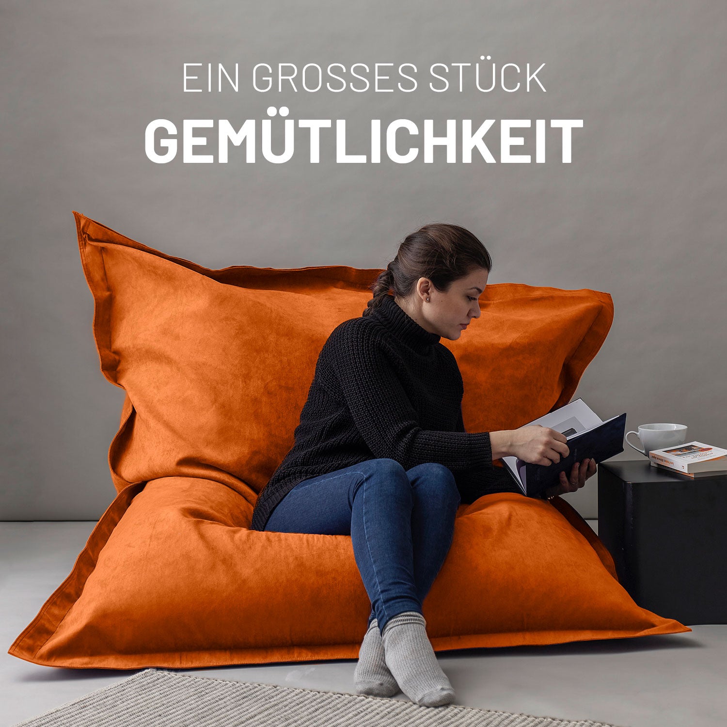 XXL Microvelours Sitzsack (380 L) in Orange mit wasserfestem Bezug, gemütlich und vielseitig für Wohnzimmer oder Kinderzimmer.